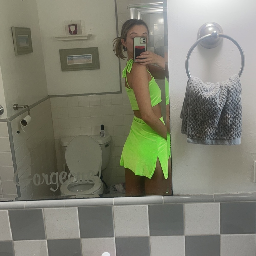 Two piece set - Picture 3 of 4